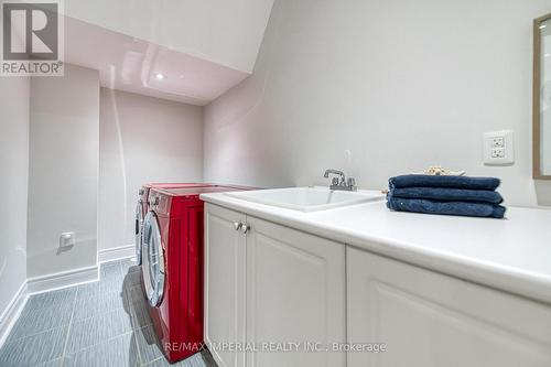 21 Mackenzie'S Stand Avenue, Markham, ON - Indoor Photo Showing Laundry Room
