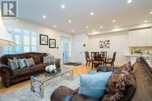 3452 Eglinton Avenue W, Mississauga, ON - Indoor Photo Showing Living Room