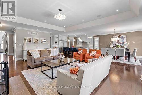 327 Sunnybrae Avenue, Innisfil, ON - Indoor Photo Showing Living Room