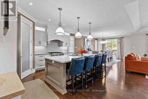 327 Sunnybrae Avenue, Innisfil, ON - Indoor Photo Showing Kitchen With Upgraded Kitchen