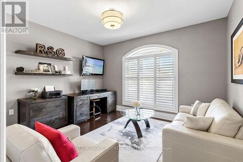 327 Sunnybrae Avenue, Innisfil, ON - Indoor Photo Showing Living Room