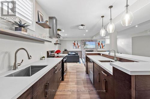 327 Sunnybrae Avenue, Innisfil, ON - Indoor Photo Showing Kitchen