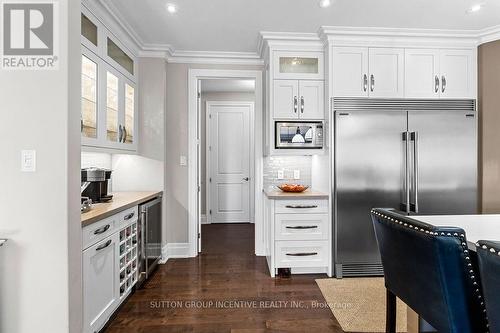 327 Sunnybrae Avenue, Innisfil, ON - Indoor Photo Showing Kitchen With Upgraded Kitchen