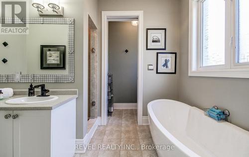 126 Aberfoyle Mill Crescent, Puslinch, ON - Indoor Photo Showing Bathroom