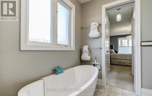 126 Aberfoyle Mill Crescent, Puslinch, ON - Indoor Photo Showing Bathroom