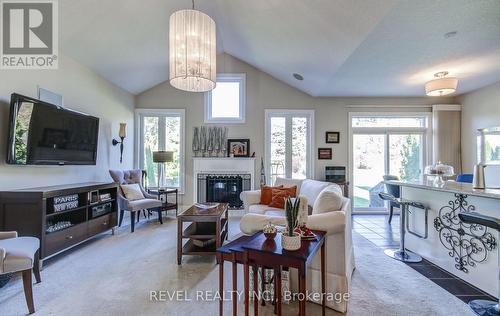 126 Aberfoyle Mill Crescent, Puslinch, ON - Indoor With Fireplace