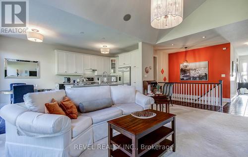 126 Aberfoyle Mill Crescent, Puslinch, ON - Indoor Photo Showing Living Room