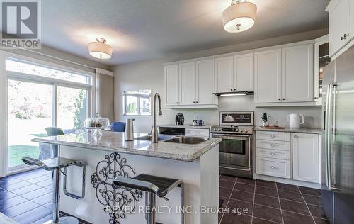 126 Aberfoyle Mill Crescent, Puslinch, ON - Indoor Photo Showing Kitchen