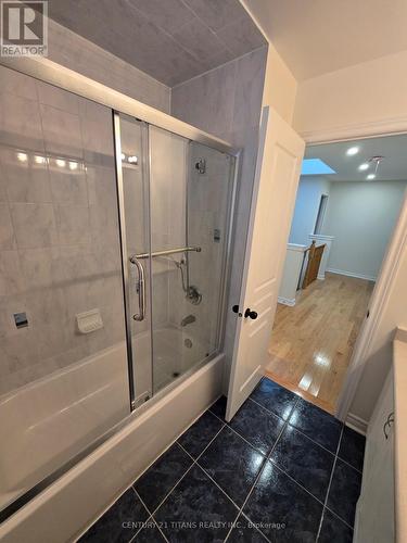 10 Willow Landing, Markham, ON - Indoor Photo Showing Bathroom