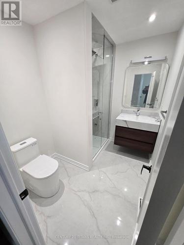 10 Willow Landing, Markham, ON - Indoor Photo Showing Bathroom