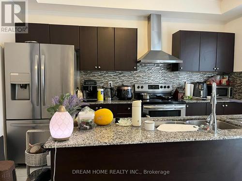 21 Globemaster Lane, Richmond Hill, ON - Indoor Photo Showing Kitchen With Double Sink With Upgraded Kitchen