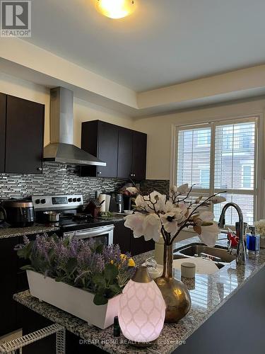21 Globemaster Lane, Richmond Hill, ON - Indoor Photo Showing Kitchen With Double Sink