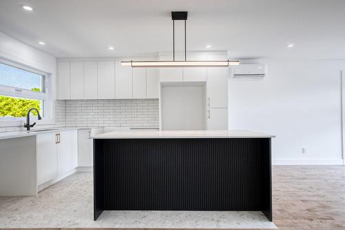 Cuisine - 145 Rue Mignonne, Saint-Jean-Sur-Richelieu, QC - Indoor Photo Showing Kitchen With Upgraded Kitchen