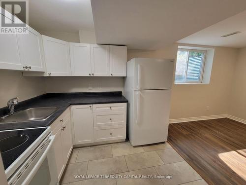 Lower - 20 Mowat Crescent, Barrie, ON - Indoor Photo Showing Kitchen