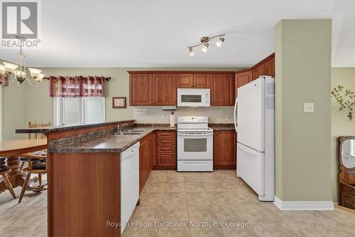 15 Princess Point Drive, Wasaga Beach, ON - Indoor Photo Showing Kitchen With Double Sink