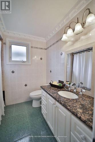 16 Mansfield Crescent, Whitby, ON - Indoor Photo Showing Bathroom