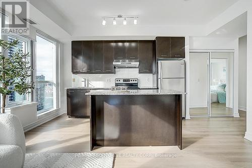 2005 - 360 Square One Drive, Mississauga, ON - Indoor Photo Showing Kitchen