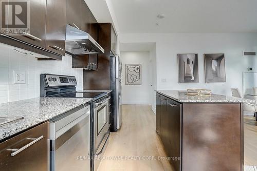 2005 - 360 Square One Drive, Mississauga, ON - Indoor Photo Showing Kitchen With Upgraded Kitchen