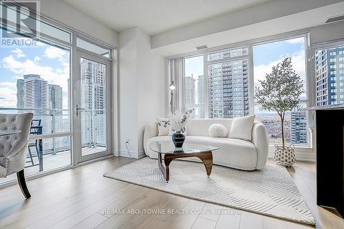 2005 - 360 Square One Drive, Mississauga, ON - Indoor Photo Showing Living Room