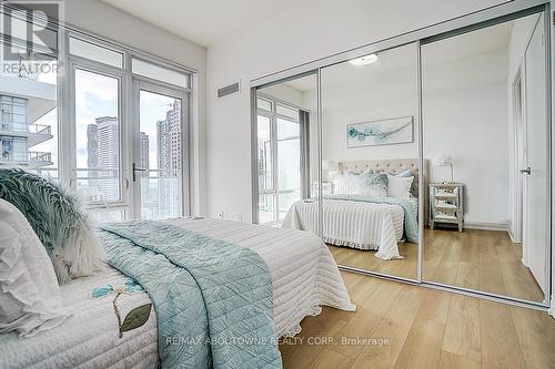 2005 - 360 Square One Drive, Mississauga, ON - Indoor Photo Showing Bedroom