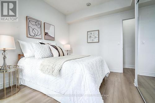 2005 - 360 Square One Drive, Mississauga, ON - Indoor Photo Showing Bedroom