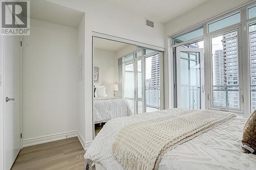 2005 - 360 Square One Drive, Mississauga, ON - Indoor Photo Showing Bedroom