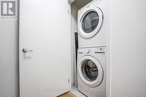 2005 - 360 Square One Drive, Mississauga, ON - Indoor Photo Showing Laundry Room