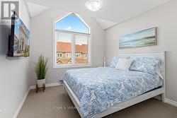 Bright 2nd bedroom - 