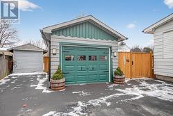 Detached garage that fits 1 car - 
