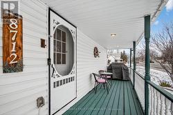 Front porch with natural bbq line - 