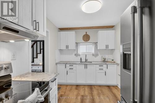 8712 Bank Street, Ottawa, ON - Indoor Photo Showing Kitchen With Upgraded Kitchen