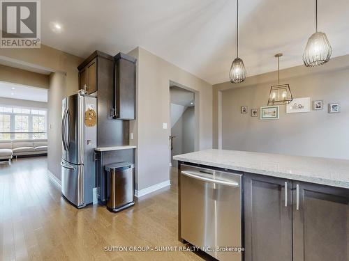 3050 Eberly Woods Drive, Oakville, ON - Indoor Photo Showing Kitchen