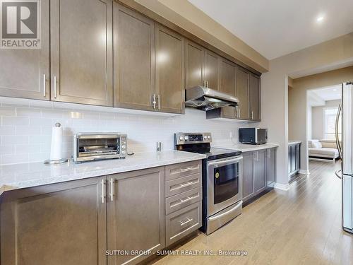 3050 Eberly Woods Drive, Oakville, ON - Indoor Photo Showing Kitchen