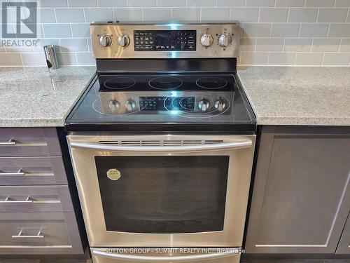 3050 Eberly Woods Drive, Oakville, ON - Indoor Photo Showing Kitchen