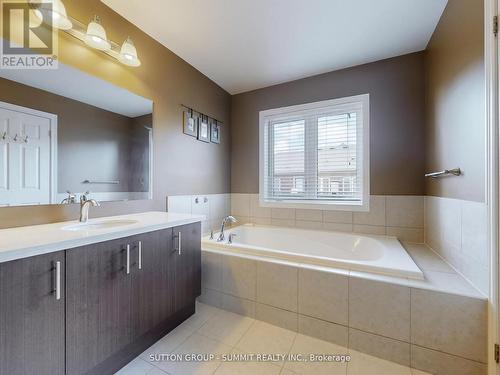 3050 Eberly Woods Drive, Oakville, ON - Indoor Photo Showing Bathroom