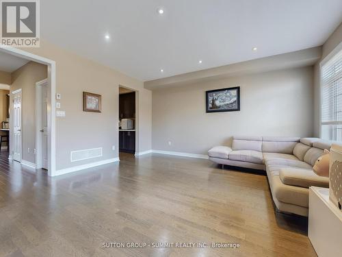 3050 Eberly Woods Drive, Oakville, ON - Indoor Photo Showing Living Room
