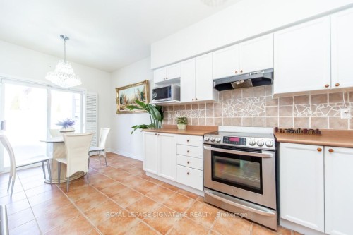 40 Tuscana Boulevard, Vaughan, ON - Indoor Photo Showing Kitchen