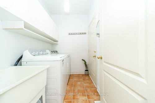 40 Tuscana Boulevard, Vaughan, ON - Indoor Photo Showing Laundry Room