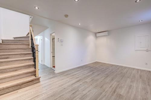 Sous-sol - 9745 Rue Riverin, Brossard, QC - Indoor Photo Showing Other Room