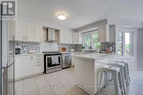 3203 Dovetail Mews, Mississauga, ON - Indoor Photo Showing Kitchen With Upgraded Kitchen