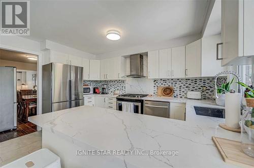 3203 Dovetail Mews, Mississauga, ON - Indoor Photo Showing Kitchen With Upgraded Kitchen