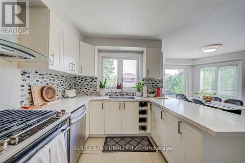 3203 Dovetail Mews, Mississauga, ON - Indoor Photo Showing Kitchen