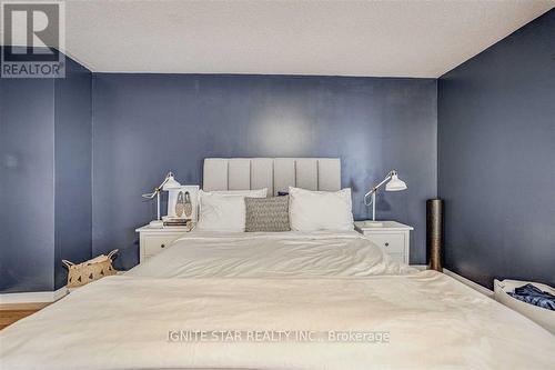 3203 Dovetail Mews, Mississauga, ON - Indoor Photo Showing Bedroom