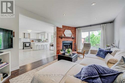 3203 Dovetail Mews, Mississauga, ON - Indoor Photo Showing Living Room With Fireplace