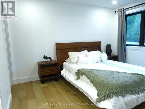 Main floor Primary Bedroom - 31 Slalom Gate Road, Collingwood, ON - Indoor Photo Showing Bedroom