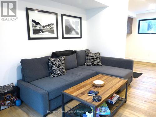 31 Slalom Gate Road, Collingwood, ON - Indoor Photo Showing Living Room