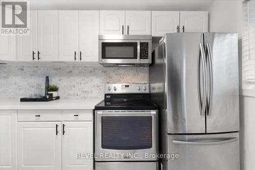 39 Division Street, Hamilton, ON - Indoor Photo Showing Kitchen