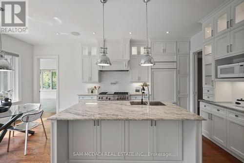 190 Maplewood Road, Mississauga, ON - Indoor Photo Showing Kitchen With Upgraded Kitchen