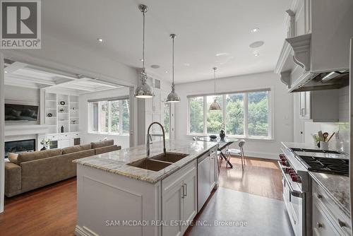 190 Maplewood Road, Mississauga, ON - Indoor Photo Showing Kitchen With Upgraded Kitchen