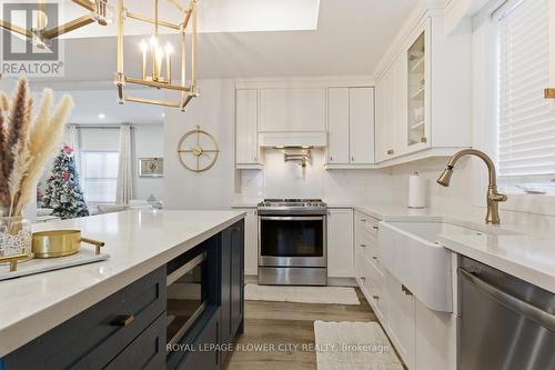 13 Grafton Avenue, Hamilton, ON - Indoor Photo Showing Kitchen With Upgraded Kitchen